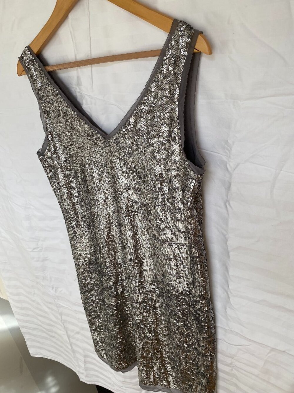 NWT Talbots Dress Size 10 – Silver Gray Sequin V-Neck Shift Dress – 37"